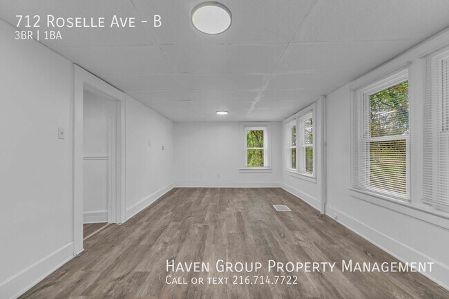 Building Photo - 712 Roselle Ave