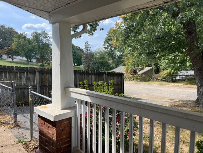 Building Photo - 2 bed 1 bath Kingsport - off of Fort  Henr...