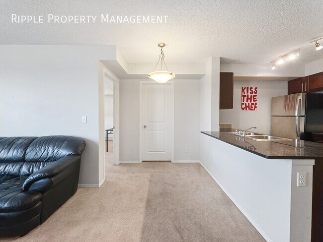 Photo du bâtiment - SPACIOUS 3 BEDS, 2 BATHS CONDO | PRIME SADDLE RIDGE LOCATION