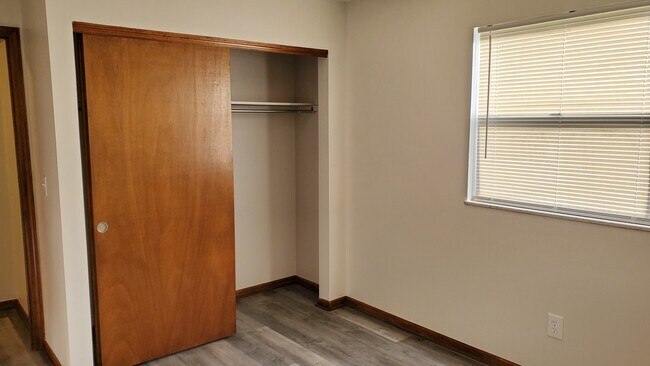 Building Photo - 2355 Deerfield Dr
