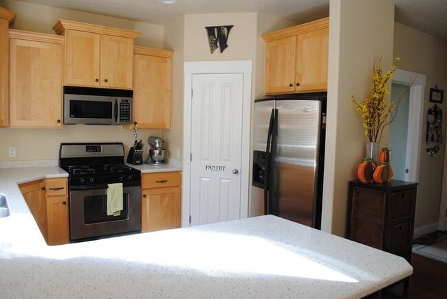 Building Photo - 9735 Bluffside Dr