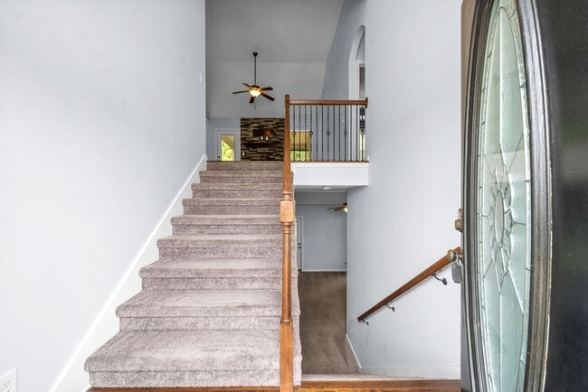Building Photo - Pet Friendly Four Bedroom with Basement!