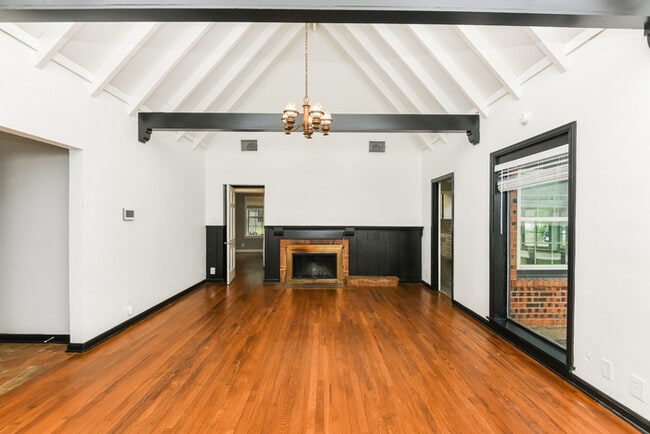Building Photo - Spacious 3-Bedroom Home in Fort Worth, TX