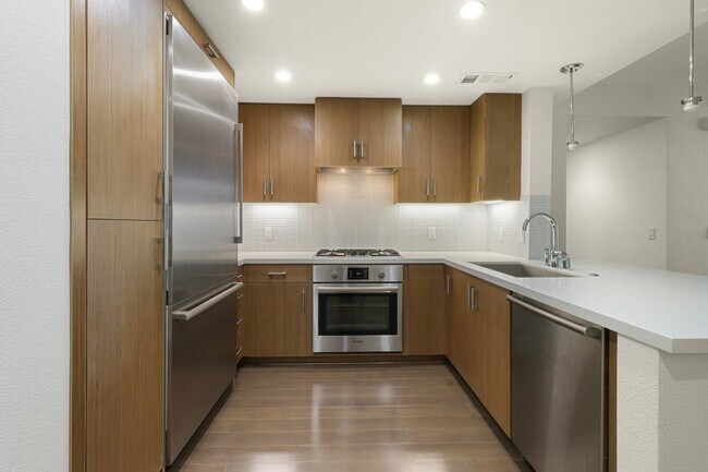 Building Photo - 2655 Bush St
