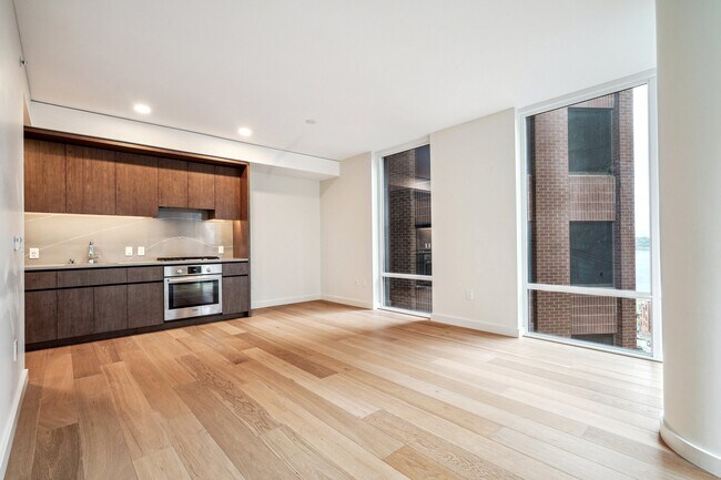 Building Photo - 121 Stewart St