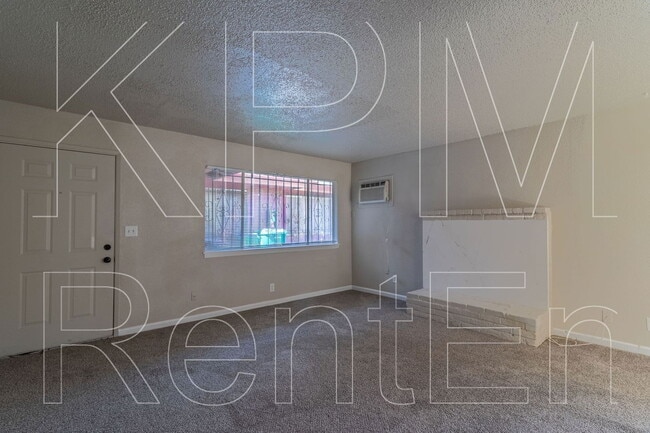 Building Photo - 206 Goya Dr