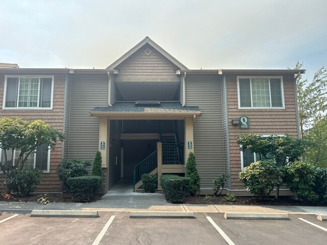 2B, 2BA upstairs condo in SW Renton with g... - 2B, 2BA upstairs condo in SW Renton with g...