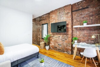 Building Photo - 240 E 26th St