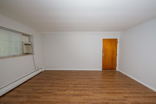 Building Photo - 1190 Far Hills Dr