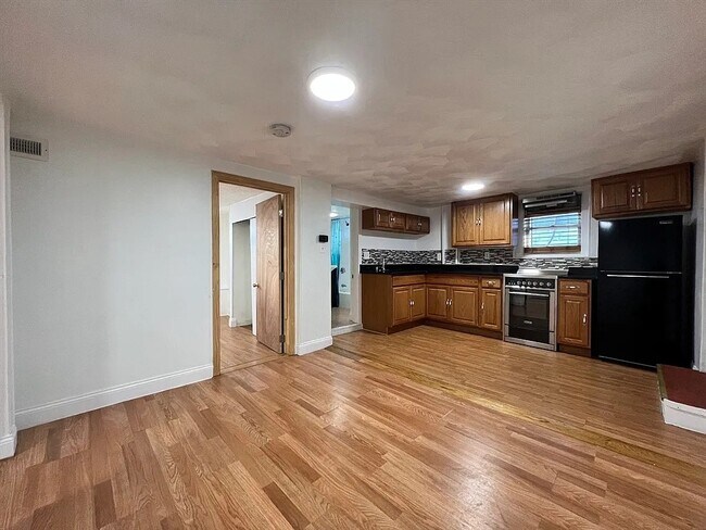 Foto del edificio - 47 Bickford Ave