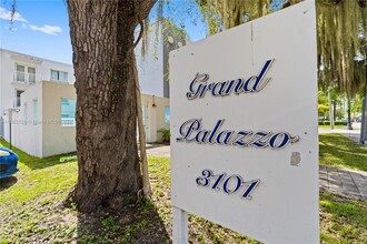 Building Photo - 3101 SW 27th Ave