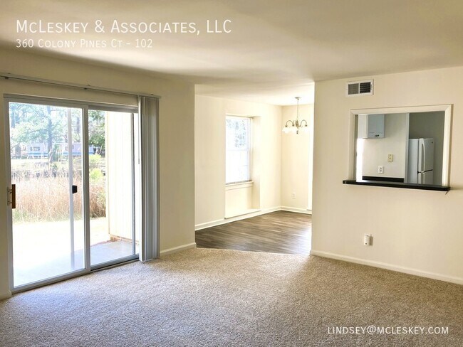 Foto del edificio - Colony Pines Apartments