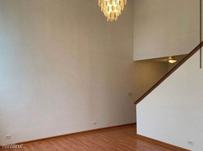 Building Photo - 3 br, 2 bath Townhome - 123 TARA LANE