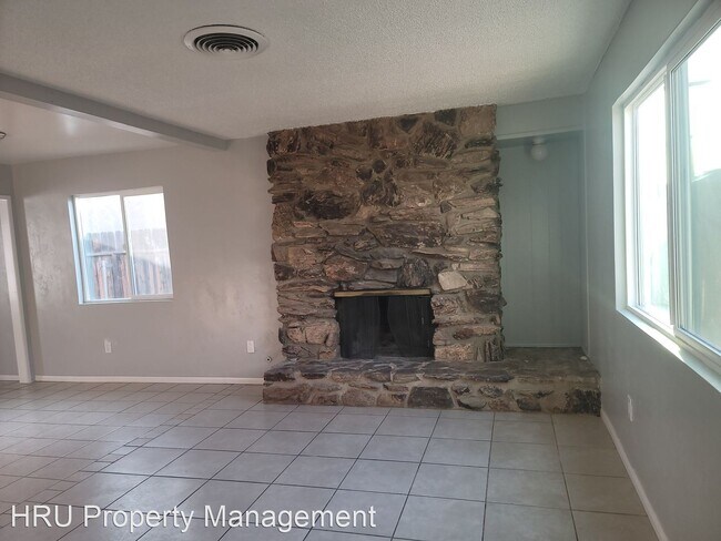 Foto del edificio - 3 br, 2 bath House - 2301 Dayton Ave