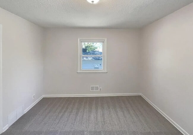 Foto del edificio - 7808 Crescent Ave