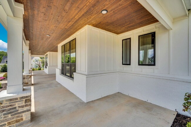 Building Photo - 140 Farish Ln