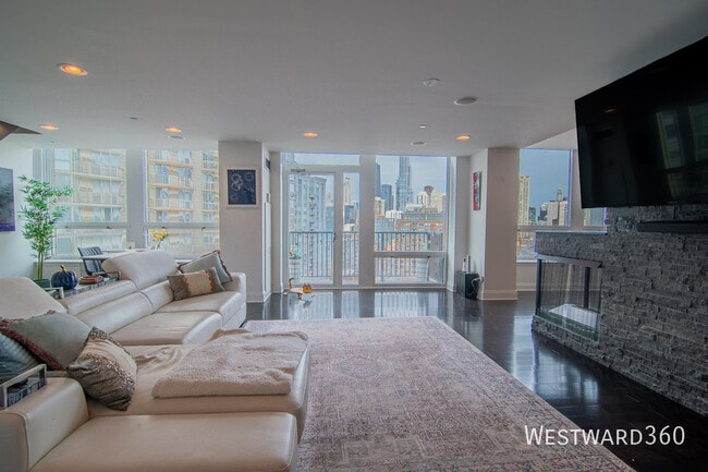 Building Photo - 600 N Kingsbury St