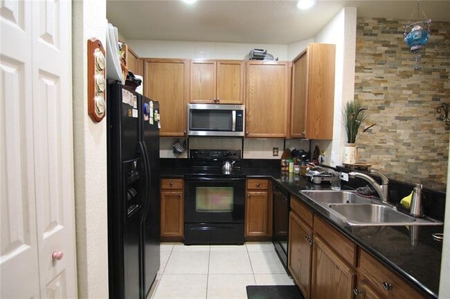 Building Photo - 9132 Pershore Pl