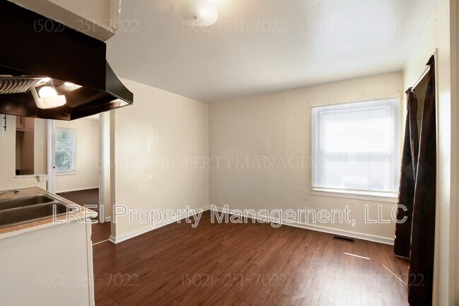 Foto del edificio - 2728 Algonquin Pkwy