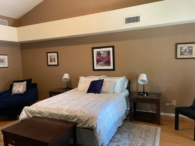 Foto principal - 5521 E Paradise Dr