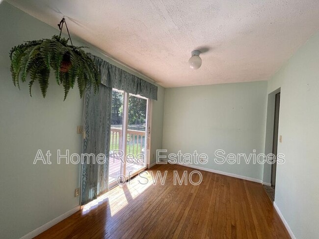 Foto del edificio - 2702 E Linwood St