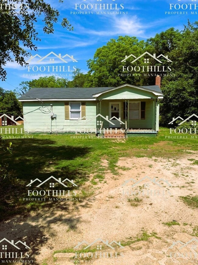Building Photo - 213 Fretwell Dr