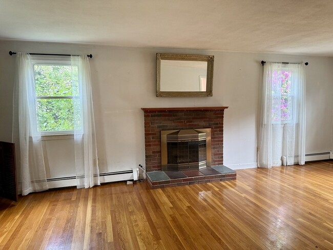 Building Photo - 12 Clewes Rd