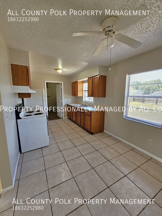 Building Photo - 3 Bedroom 1.5 Bath Single Family Home