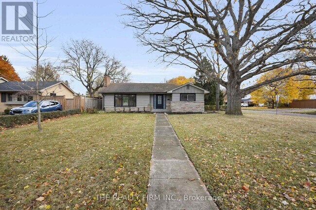 Building Photo - 615 Santa Monica Rd