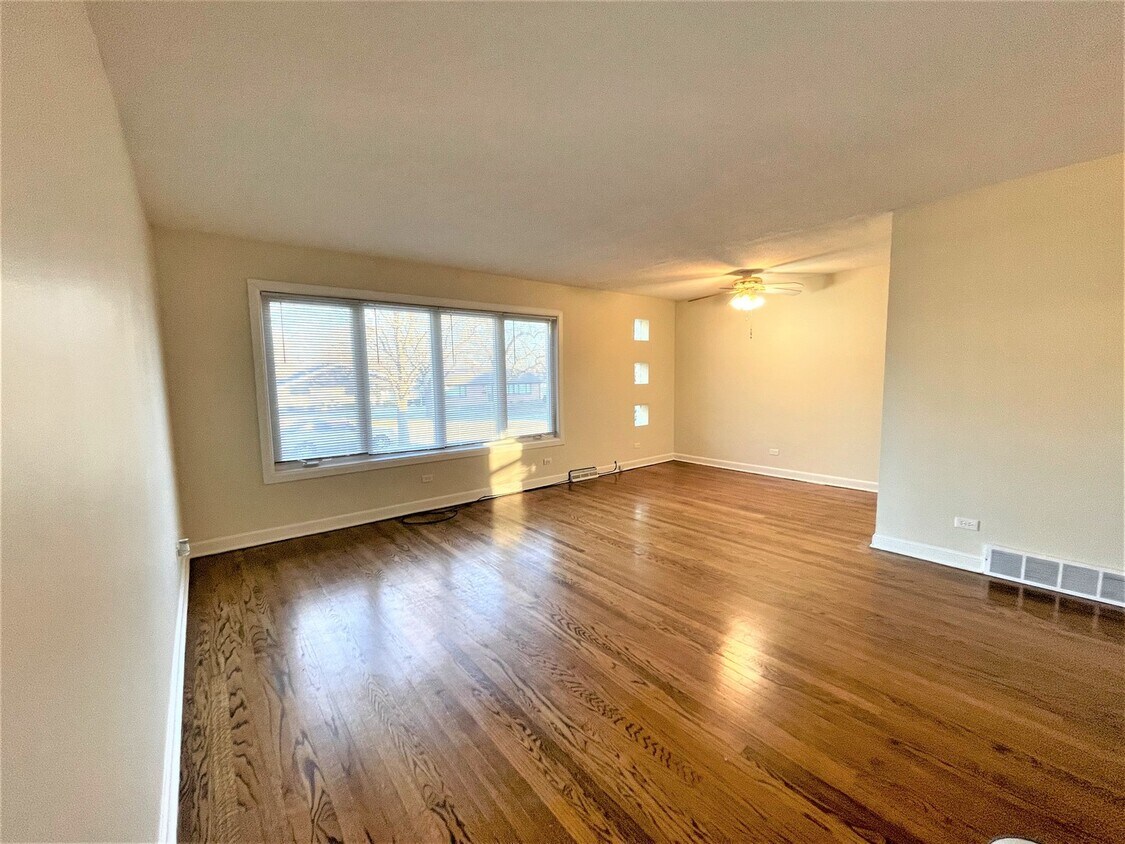 10036 S 52nd Ave, Oak Lawn, IL 60453 House Rental in Oak Lawn, IL