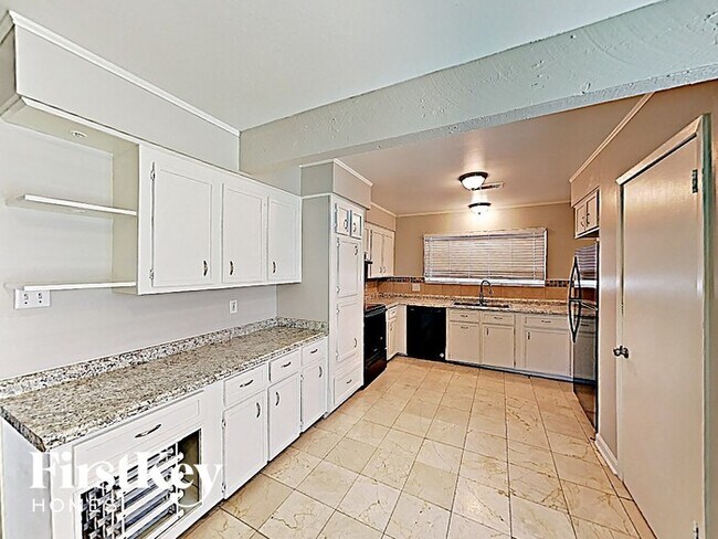 Building Photo - 13818 Lynnwood Ln