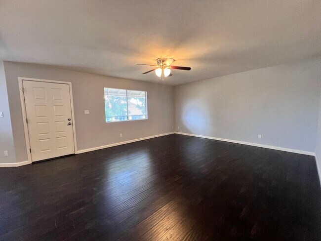 Foto del edificio - 1249 N Granite Reef Rd