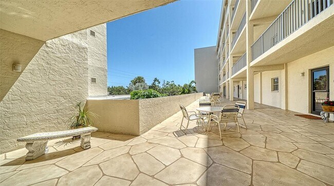 Foto del edificio - 1355 S Portofino Dr
