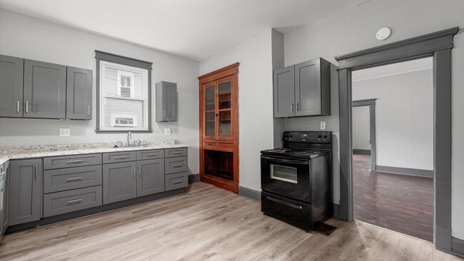 Building Photo - 279 Hudson Ave