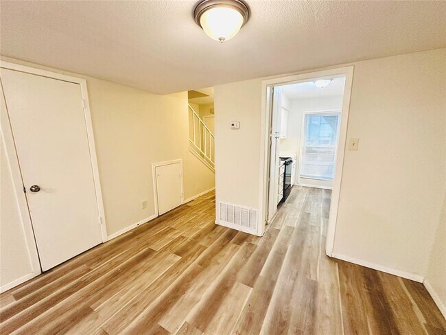 Foto del edificio - 3822 Southway Dr