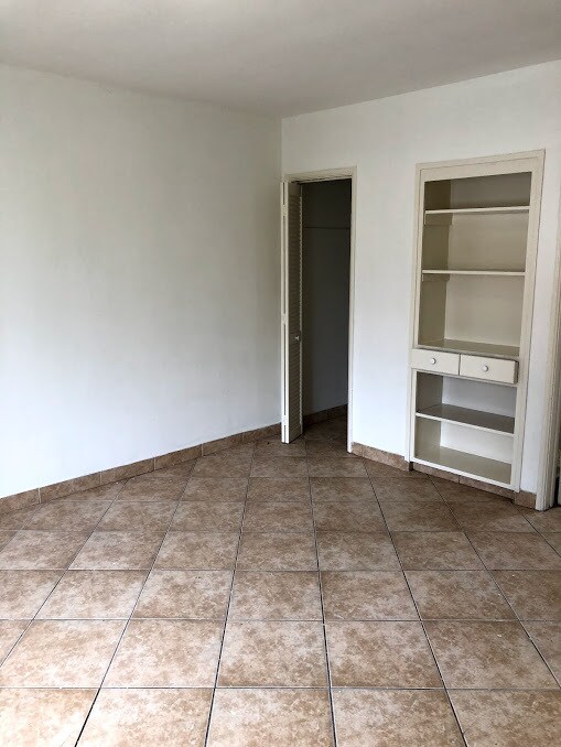 Building Photo - 1005 N Heliotrope Dr