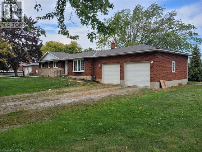 Photo du bâtiment - 1489 Hwy 8