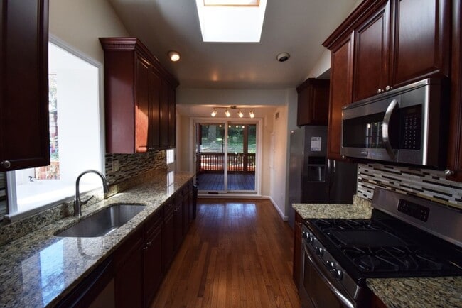 Building Photo - Surprisingly Large Beautiful Home in Nice Neighborhood!