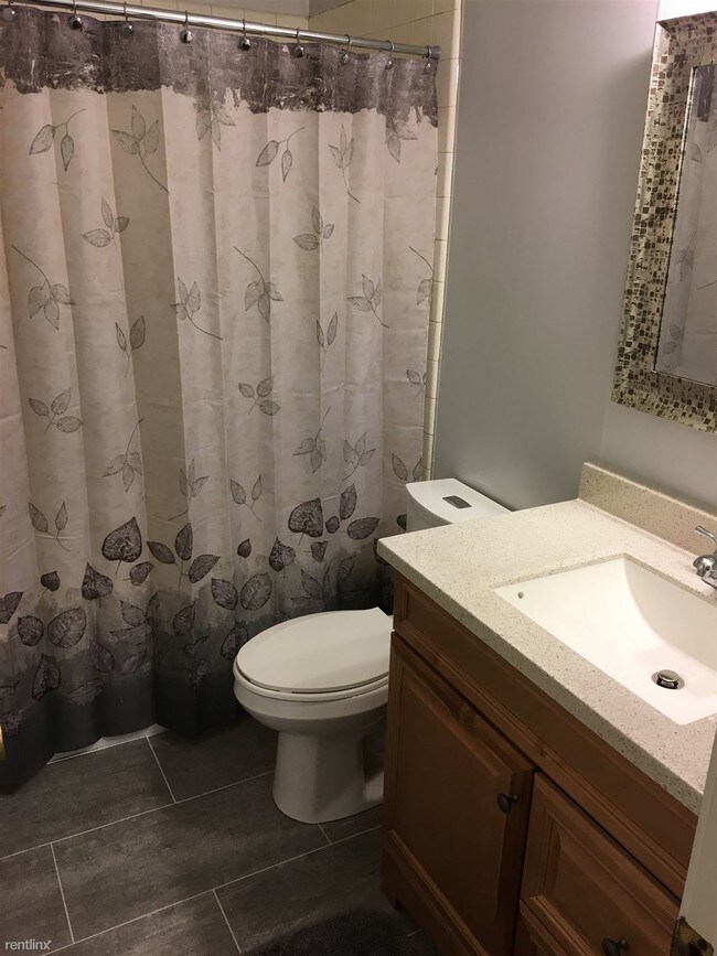 Foto del edificio - 718 Village Ln