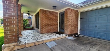 Building Photo - 213 Mango St