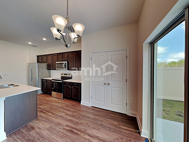 Foto del edificio - 6014 Little Blf Cir