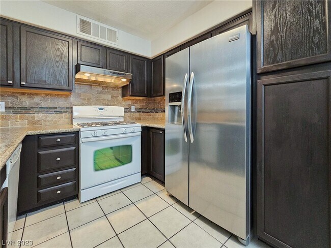 Foto del edificio - 5150 Mandalay Springs Dr
