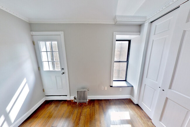Building Photo - 338 E 100th St