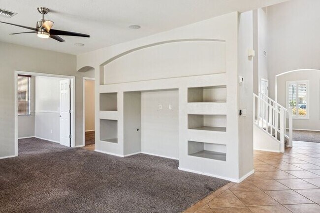 Foto del edificio - Beautiful 5 Bedroom 3 Bath home