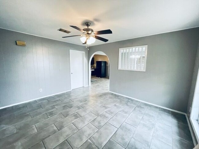 Building Photo - 210 N Michigan Ave