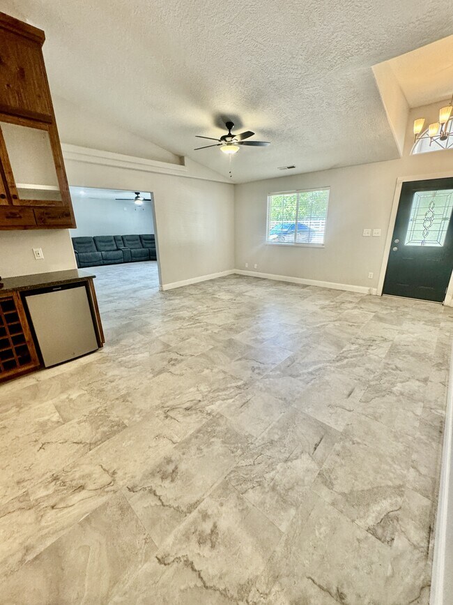 Foto del edificio - 1345 W Agate Rd
