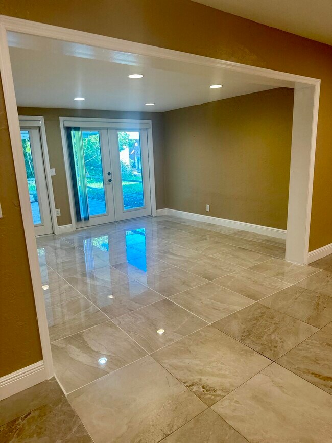 Foto del edificio - 1083 SW 25th Pl