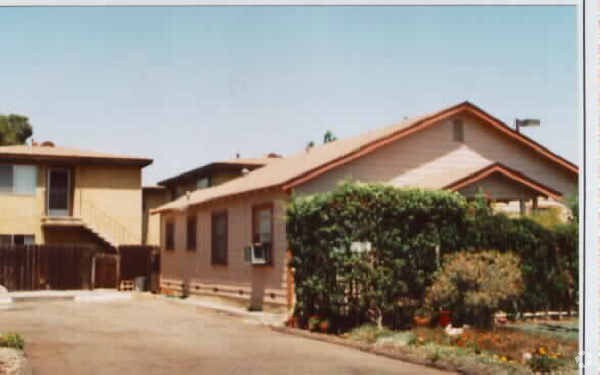 Building Photo - 320 Avocado Ave