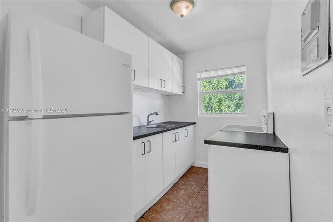 Foto del edificio - 1245 NW 60th St