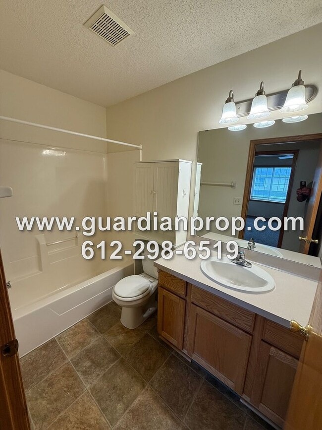 Building Photo - End Unit Townhouse Available Now, Updated ...